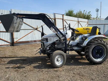 Трактор Трактор Скаут Т-220В с погрузчиком 